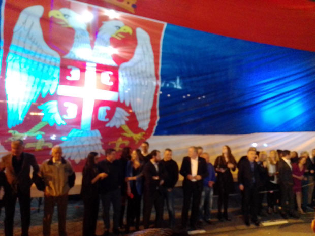 Огромна српска тробојка, бакље и ватромет: Ђоковићи прославили рекордну титулу на Аустралијан опену (ФОТО, ВИДЕО)